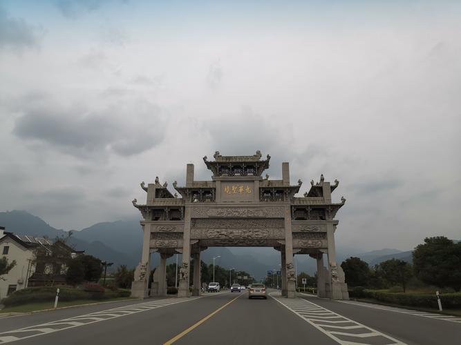 风和日丽的意思解释二年级（阳光明媚的天气）
